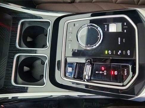 Used 2024 BMW 740i image 49