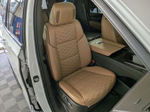 Used 2021 Cadillac Escalade Premium Luxury AWD/4WD image 31