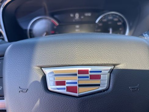 Used 2025 Cadillac XT6 Premium Luxury image 43