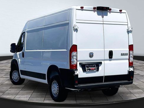 Used 2025 RAM ProMaster 2500 w/ Convenience Group FWD image 3