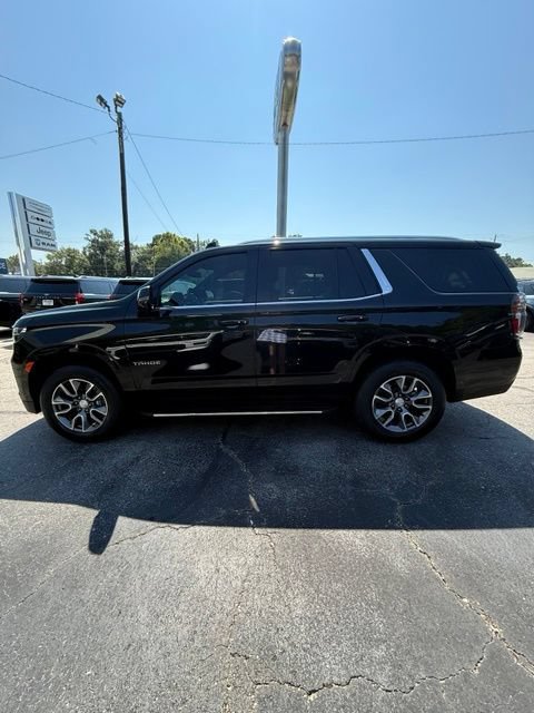 Used 2024 Chevrolet Tahoe LT w/ Luxury Package RWD image 3