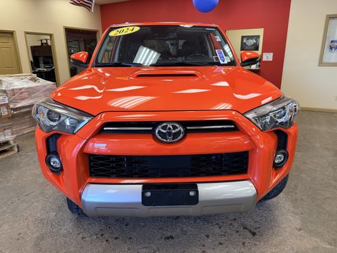 Used 2024 Toyota 4Runner TRD Off-Road Premium w/ Moonroof Package AWD/4WD image 2