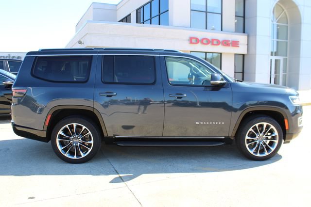 Used 2023 Jeep Wagoneer Series II w/ Premium Group I AWD/4WD image 5