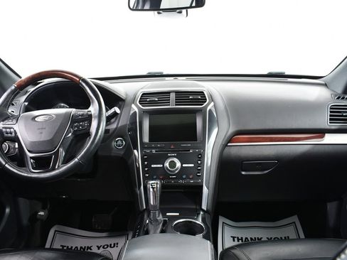 Used 2018 Ford Explorer Platinum image 7