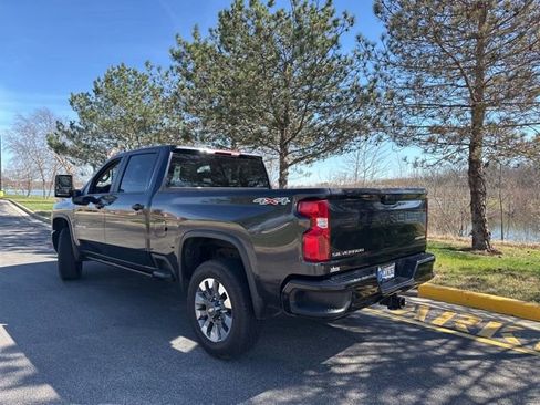 Used 2024 Chevrolet Silverado 2500 Custom w/ Custom Value Package image 2