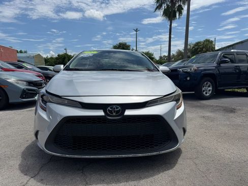 Used 2022 Toyota Corolla LE FWD image 2