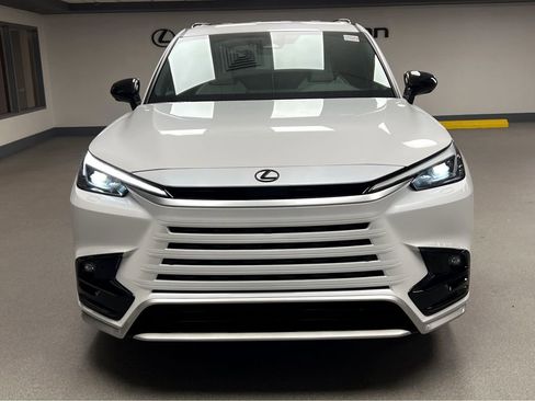 New 2026 Lexus TX 500h AWD image 2