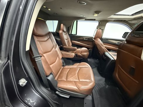 Used 2018 Cadillac Escalade Luxury AWD/4WD image 31