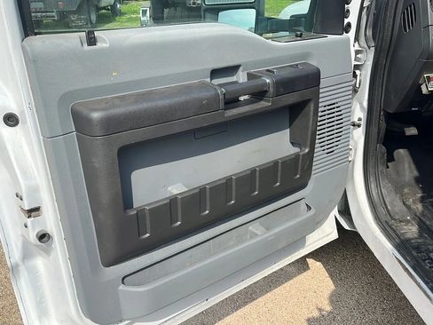 Used 2013 Ford F550 4x4 Regular Cab Super Duty w/ Payload Upgrade Pkg image 10