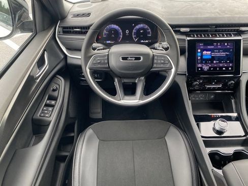 New 2025 Jeep Grand Cherokee L Altitude image 37