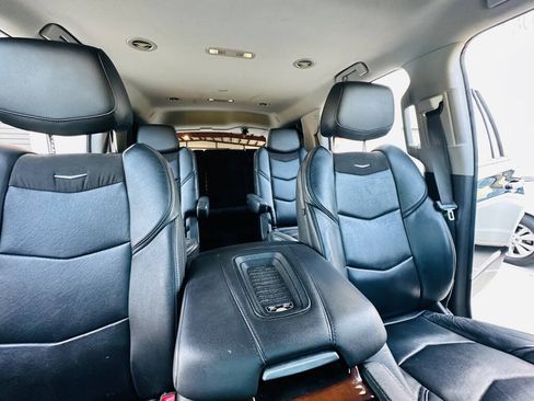 Used 2018 Cadillac Escalade 4WD image 29