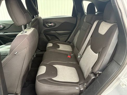 Used 2014 Jeep Cherokee Latitude FWD image 12