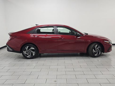 Used 2025 Hyundai Elantra Sport image 16