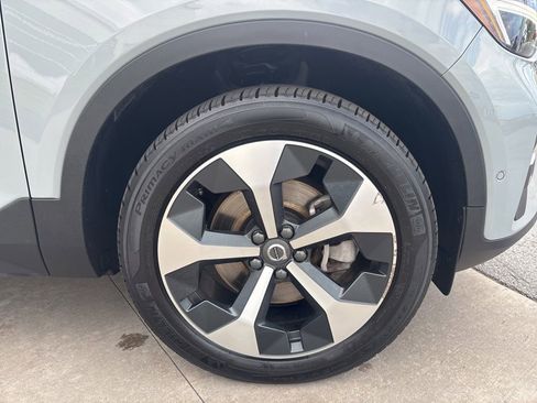 Certified 2024 Volvo XC40 B5 Plus w/ Climate Package AWD/4WD image 14