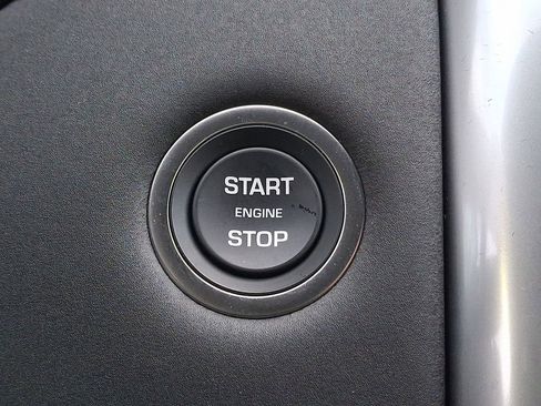 Used 2025 Land Rover Discovery S image 20