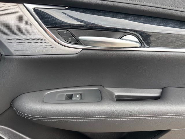 Used 2025 Cadillac XT5 Premium Luxury AWD/4WD image 29