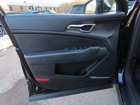 Used 2023 Kia Sportage LX image 16