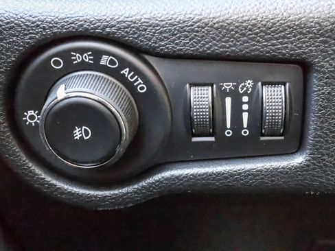 New 2026 Chrysler Pacifica Select FWD image 28