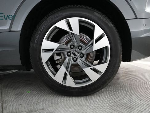 Used 2022 Audi e-tron Premium w/ Convenience Plus Package AWD/4WD image 9