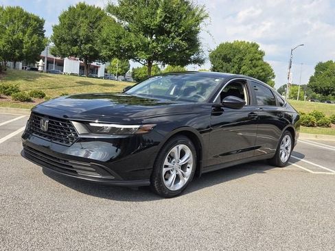 Used 2025 Honda Accord LX image 4