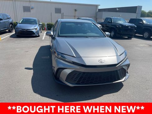 Used 2026 Toyota Camry SE FWD image 3
