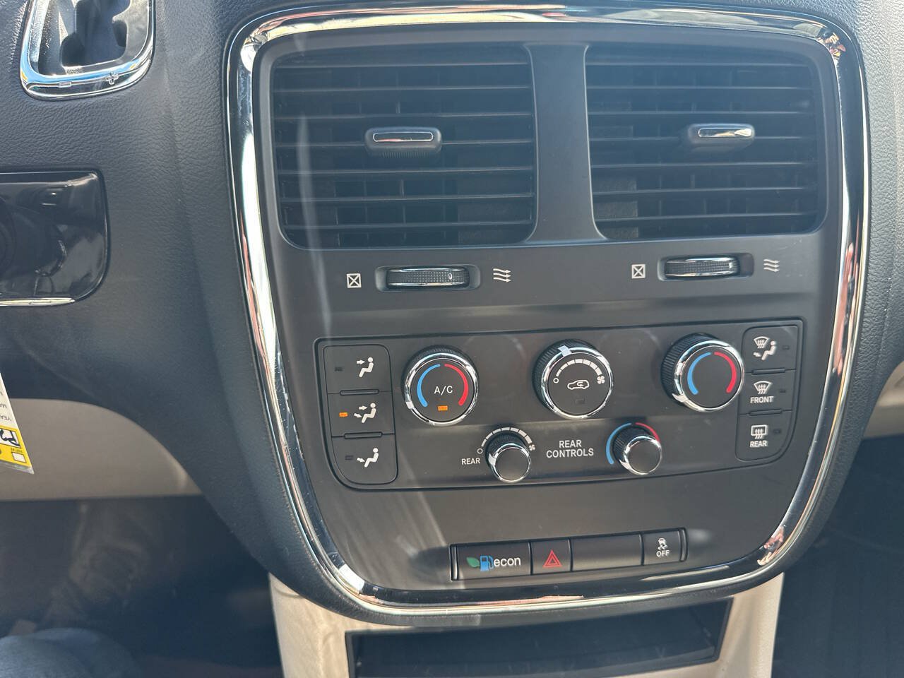 Used 2017 Dodge Grand Caravan SXT FWD image 20