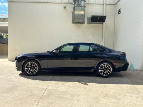 Used 2026 BMW 740i xDrive w/ Premium Package image 5