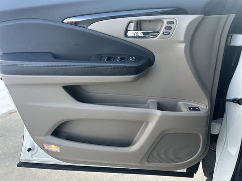 Used 2017 Honda Pilot Elite image 22