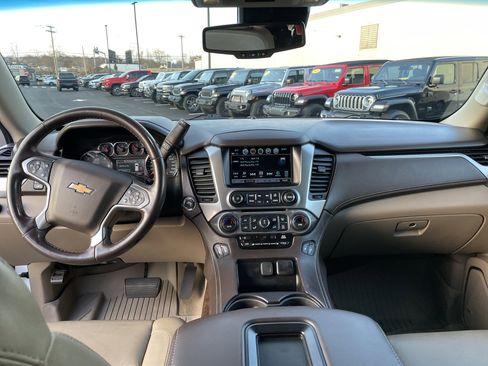 Used 2020 Chevrolet Suburban LT image 38