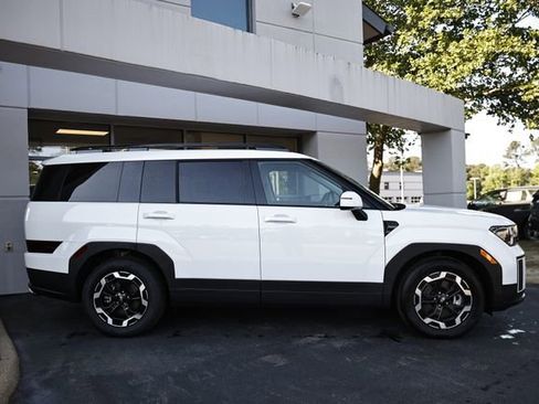 Used 2025 Hyundai Santa Fe SEL image 4