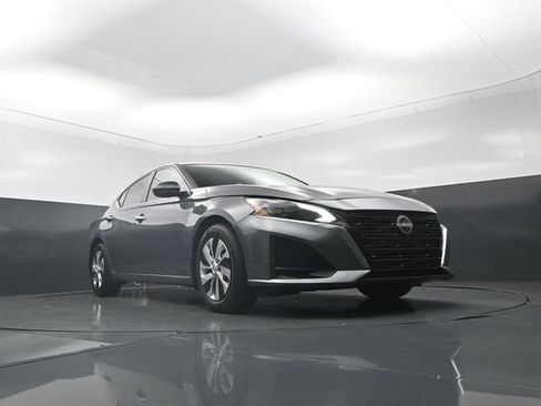 Used 2025 Nissan Altima 2.5 S FWD image 32