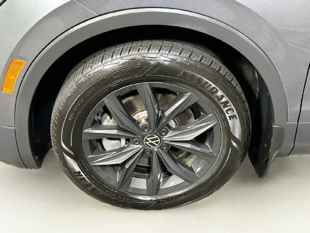 Certified 2024 Volkswagen Tiguan SE AWD/4WD image 31