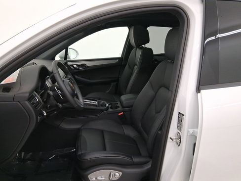 Used 2026 Porsche Macan image 5