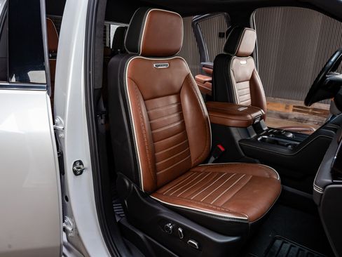 Used 2024 GMC Sierra 3500 Denali Ultimate image 29