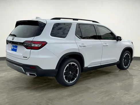 New 2026 Honda Pilot Touring image 10