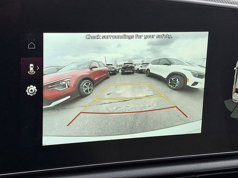 Certified 2025 Kia Niro EX image 18