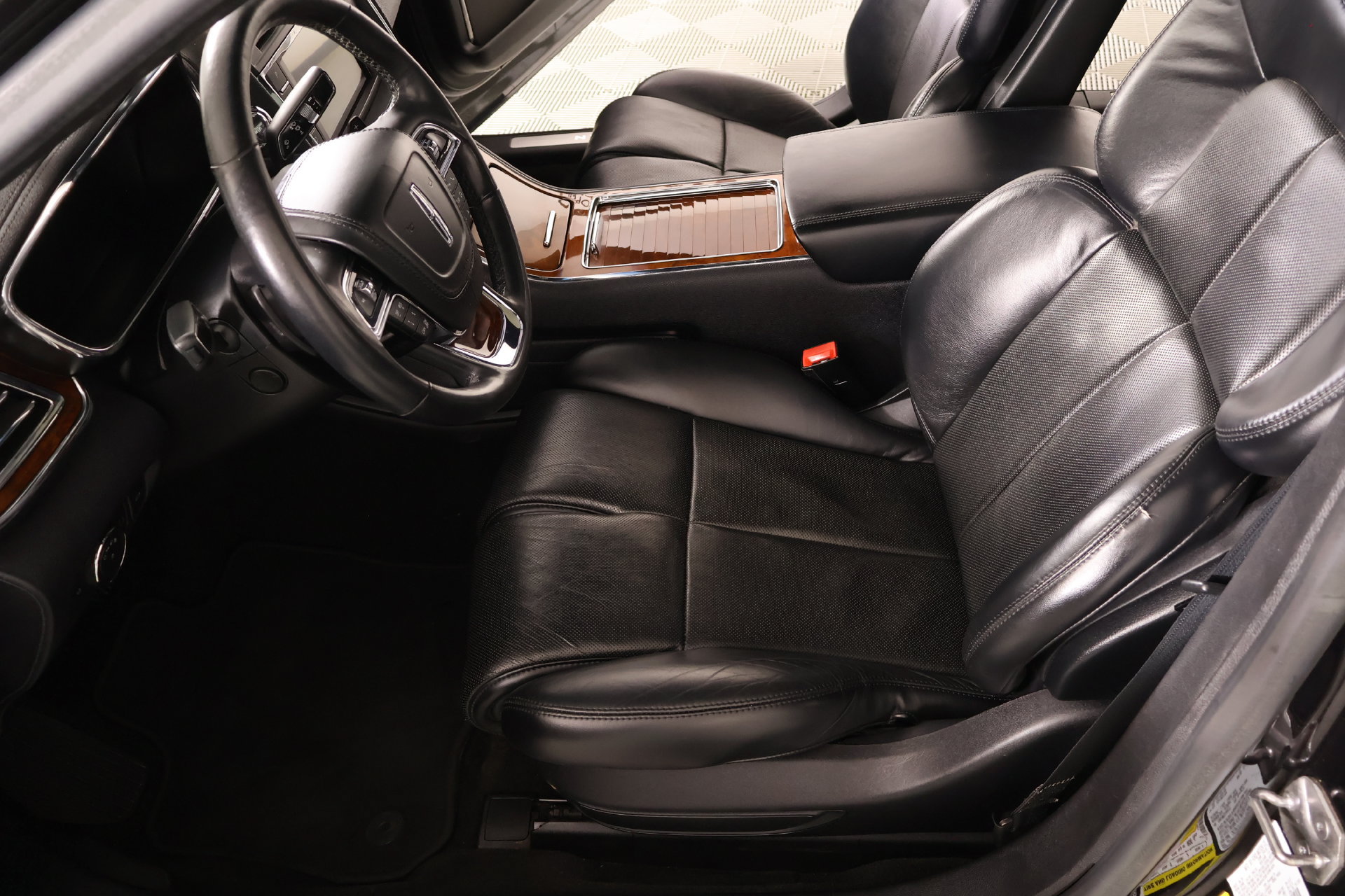 Used 2020 Lincoln Continental Reserve FWD image 11