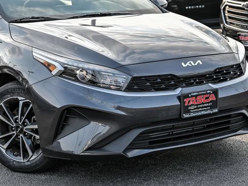 Used 2023 Kia Forte LXS w/ LXS Technology Package FWD image 3