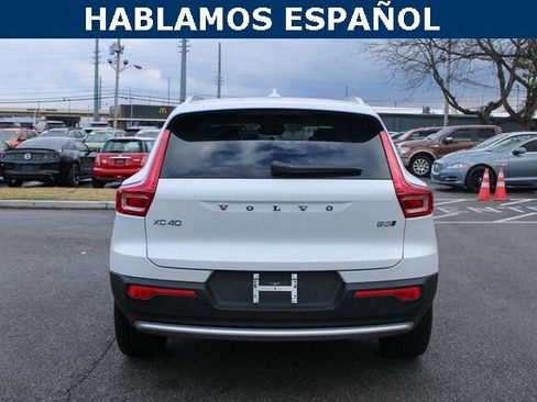 Used 2025 Volvo XC40 B5 Plus image 4