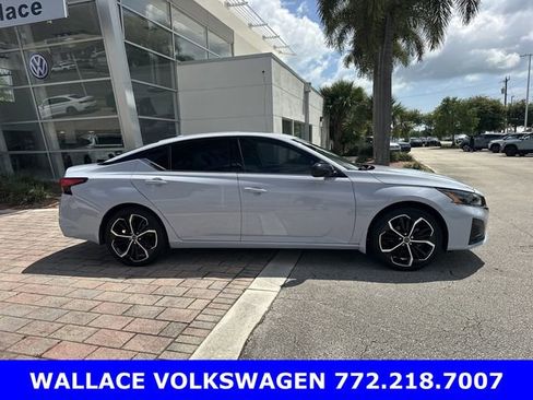 Used 2024 Nissan Altima 2.5 SR w/ SR Premium Package FWD image 6