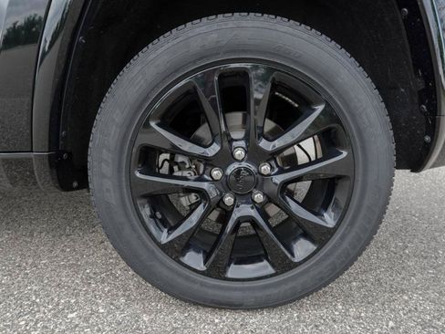Used 2020 Jeep Grand Cherokee Altitude AWD/4WD image 25