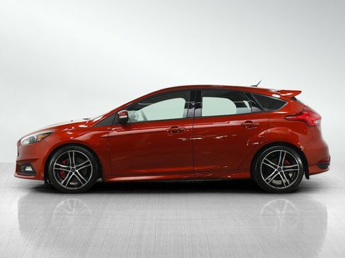 Used 2018 Ford Focus ST w/ Equipment Group 402A FWD image 2