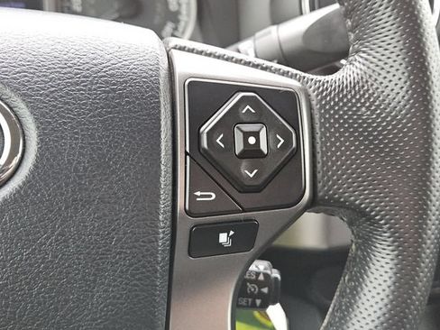 Used 2017 Toyota Tacoma SR5 w/ Tow Package RWD image 21