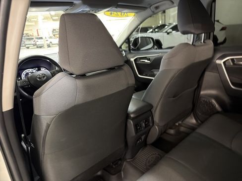 Used 2024 Toyota RAV4 XLE w/ Convenience Package FWD image 20