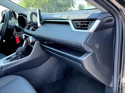 Used 2025 Toyota RAV4 LE AWD/4WD image 15