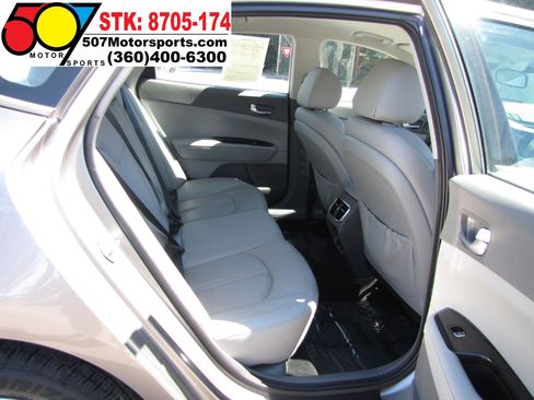 Used 2017 Kia Optima EX image 16