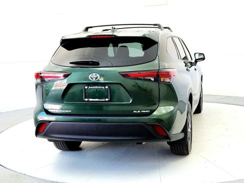 Certified 2024 Toyota Highlander XLE AWD/4WD image 5