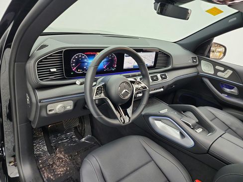 Certified 2026 Mercedes-Benz GLS 450 4MATIC image 9