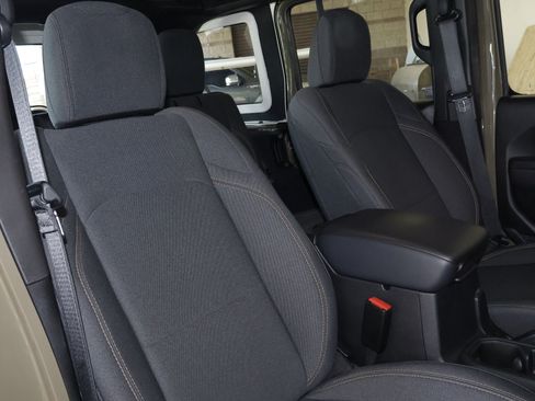 Used 2025 Jeep Wrangler Unlimited Sport AWD/4WD image 41