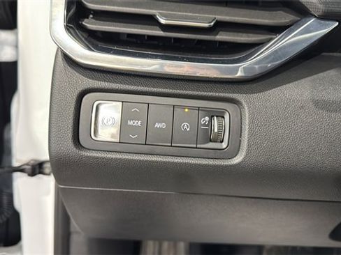 Used 2025 GMC Acadia Elevation image 30